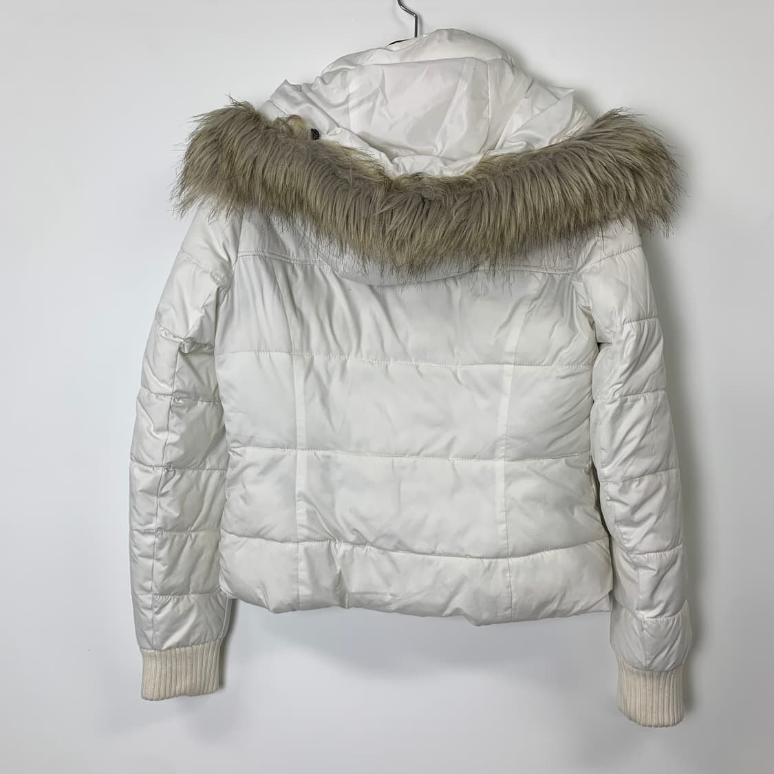 아베크롬비 화이트 울프죠 슬림핏 패딩 상품이미지4