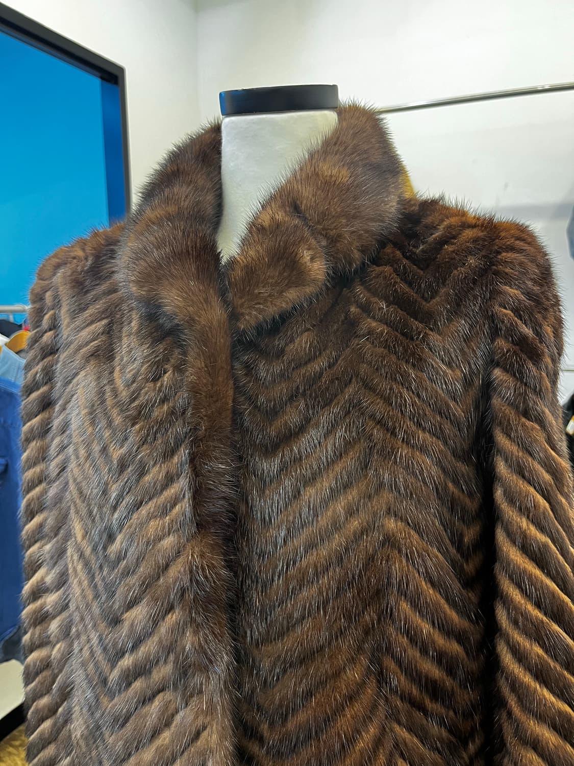 PRELIOT 헤링본 패턴 밍크퍼 자켓 상품이미지3