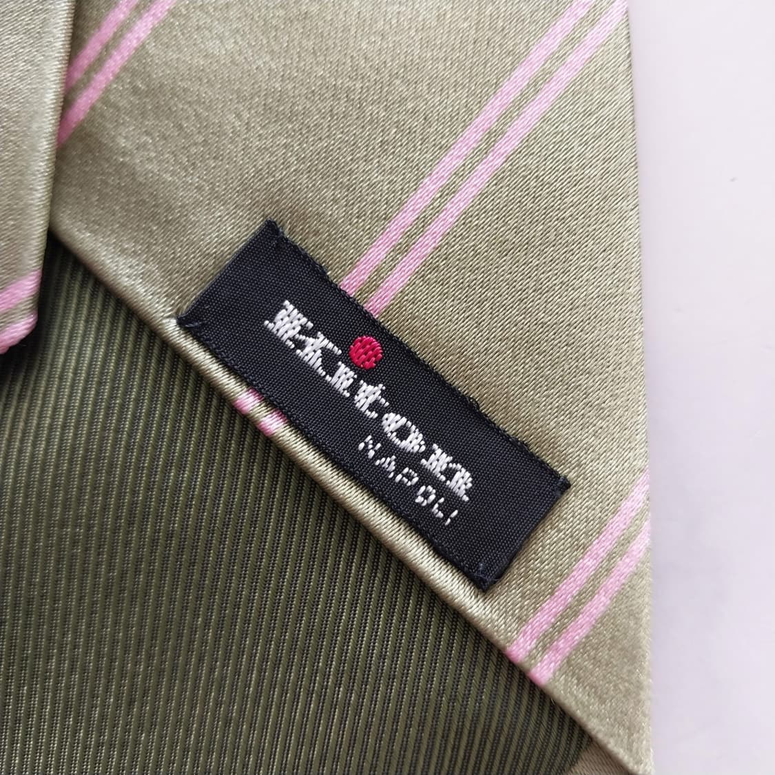 키톤 실크 라이트카키 스트라이프 넥타이 9.9cm A+등급 K1320
 상품이미지9