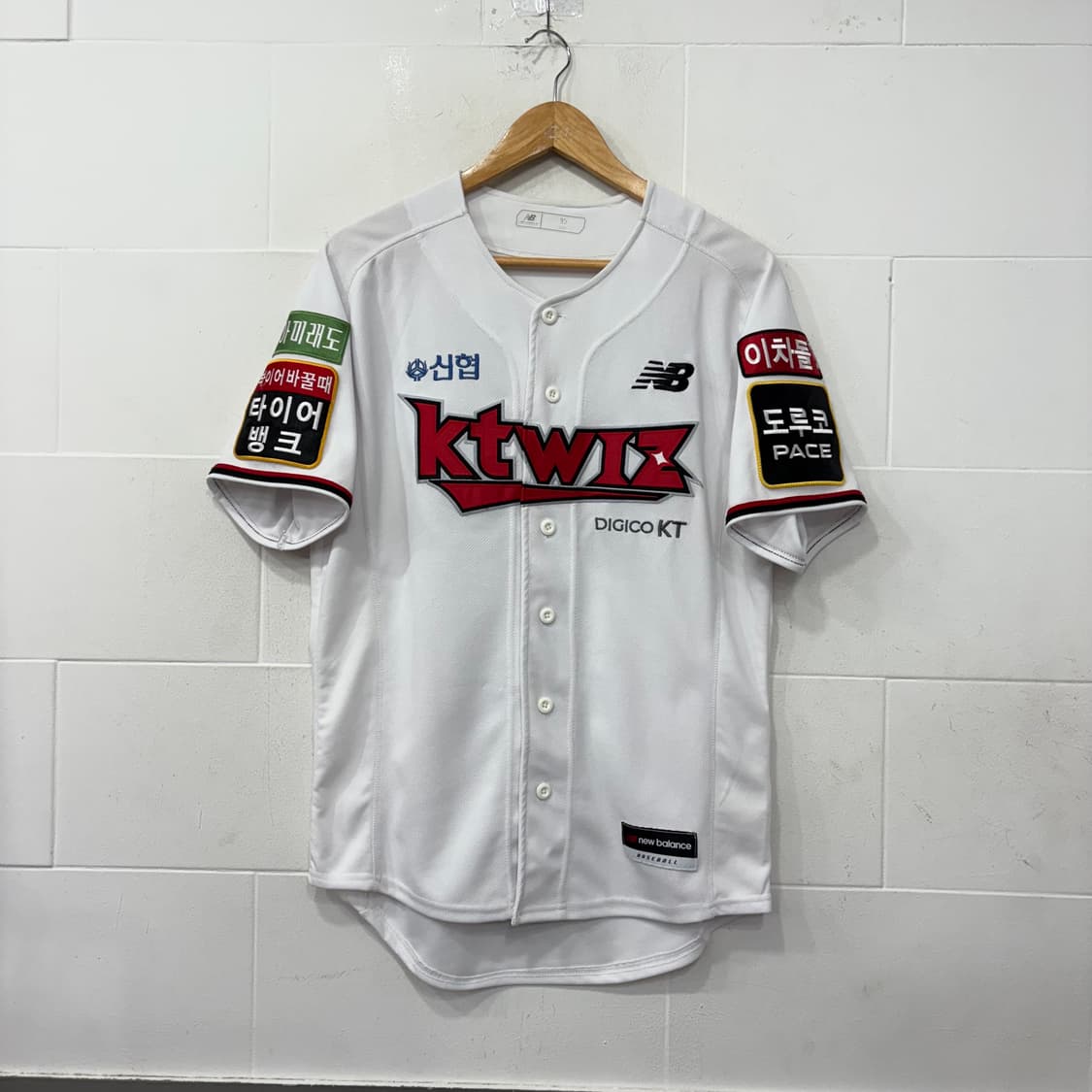 뉴발란스 KT 위즈 배정대 유니폼 상품이미지1