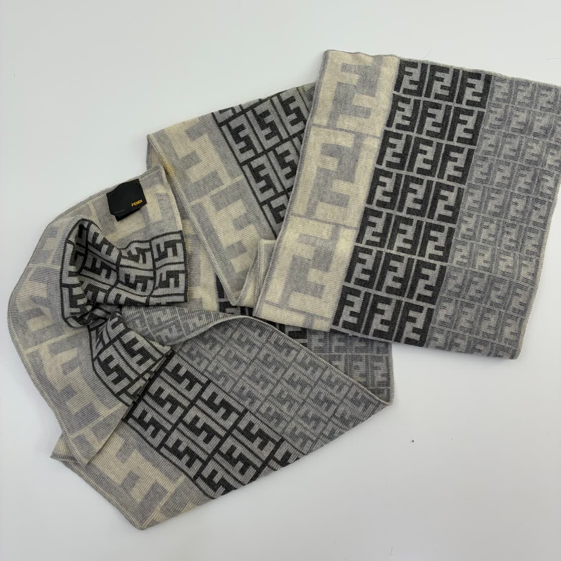 FENDI  펜디 멀티 로고 머플러 상품이미지3