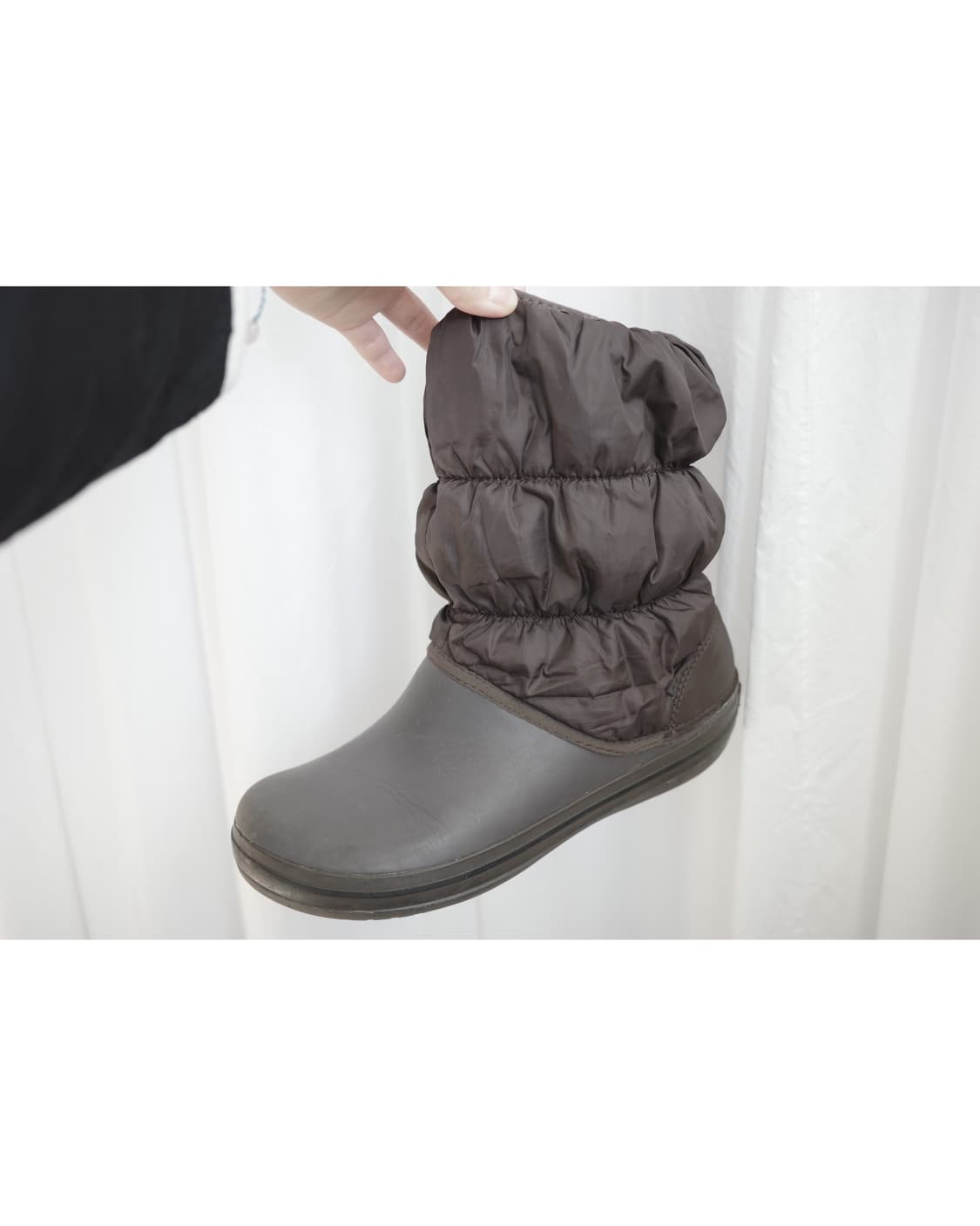 Crocs dark brown boots 상품이미지1