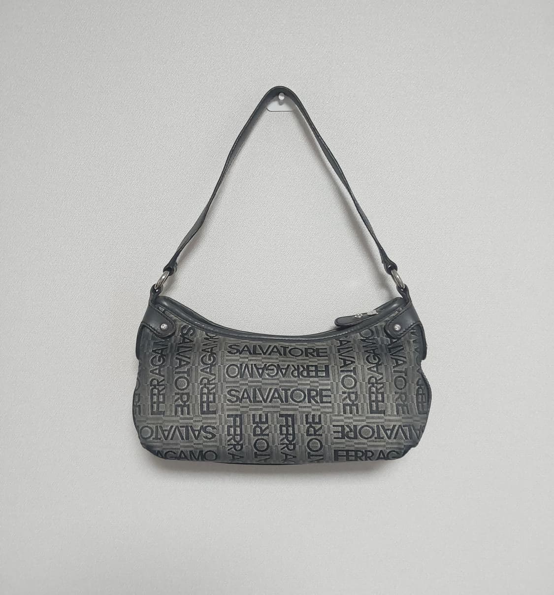 페라가모 빈티지 캔버스 숄더백 (정품) 상품이미지1