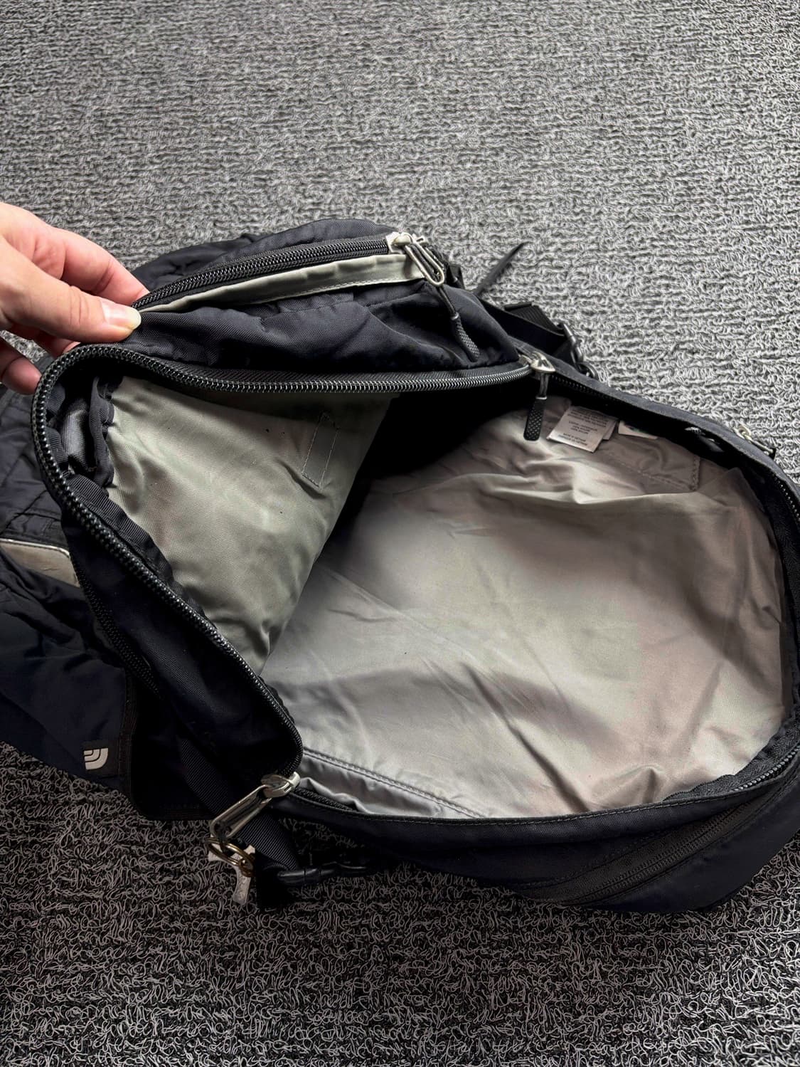 노스페이스 서지 테크웨어 백팩 블랙 1526 상품이미지5