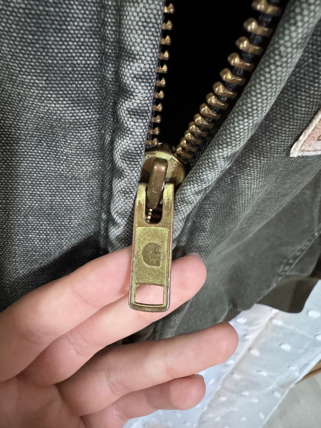 착샷 o) 칼하트 액티브자켓 J68 MOS XL 판매합니다 상품이미지5