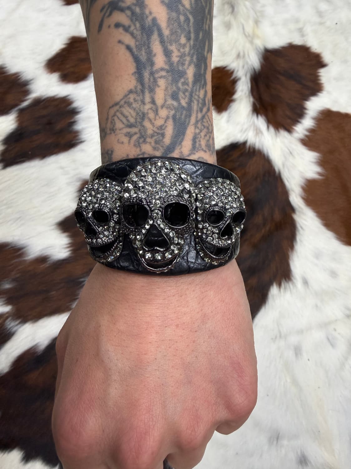 Butler & Wilson 크리스탈 스컬 레더 뱅글 상품이미지1