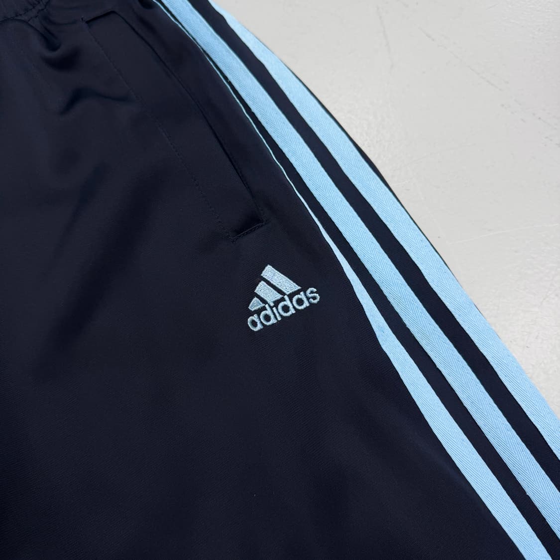 아디다스 00s 남하 삼선 와이드 올드스쿨 트랙팬츠 상품이미지3