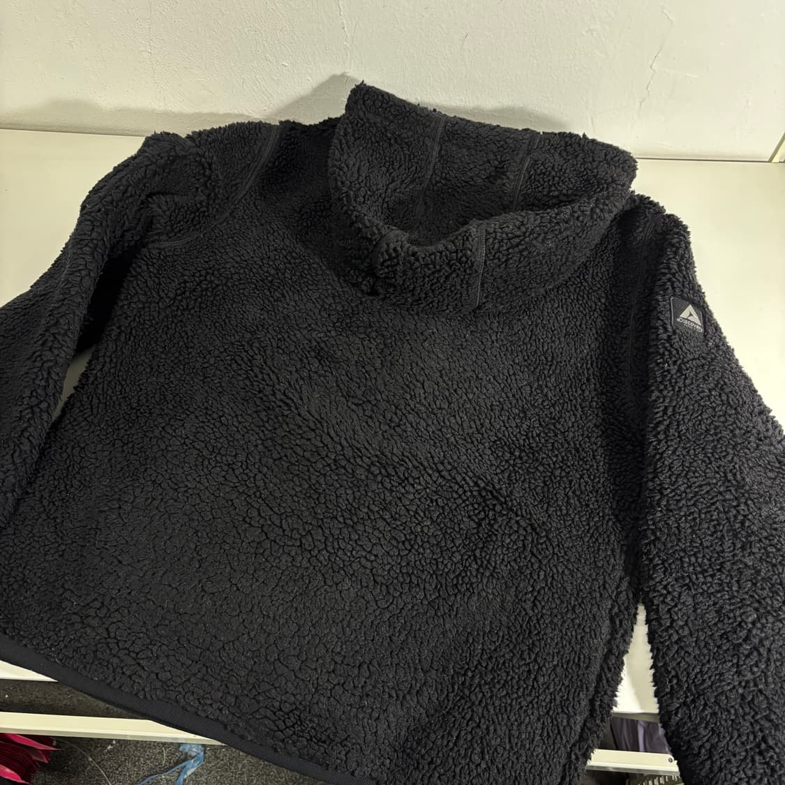 100 디스커버리 블랙 뽀글이 후리스 후드집업 상품이미지3