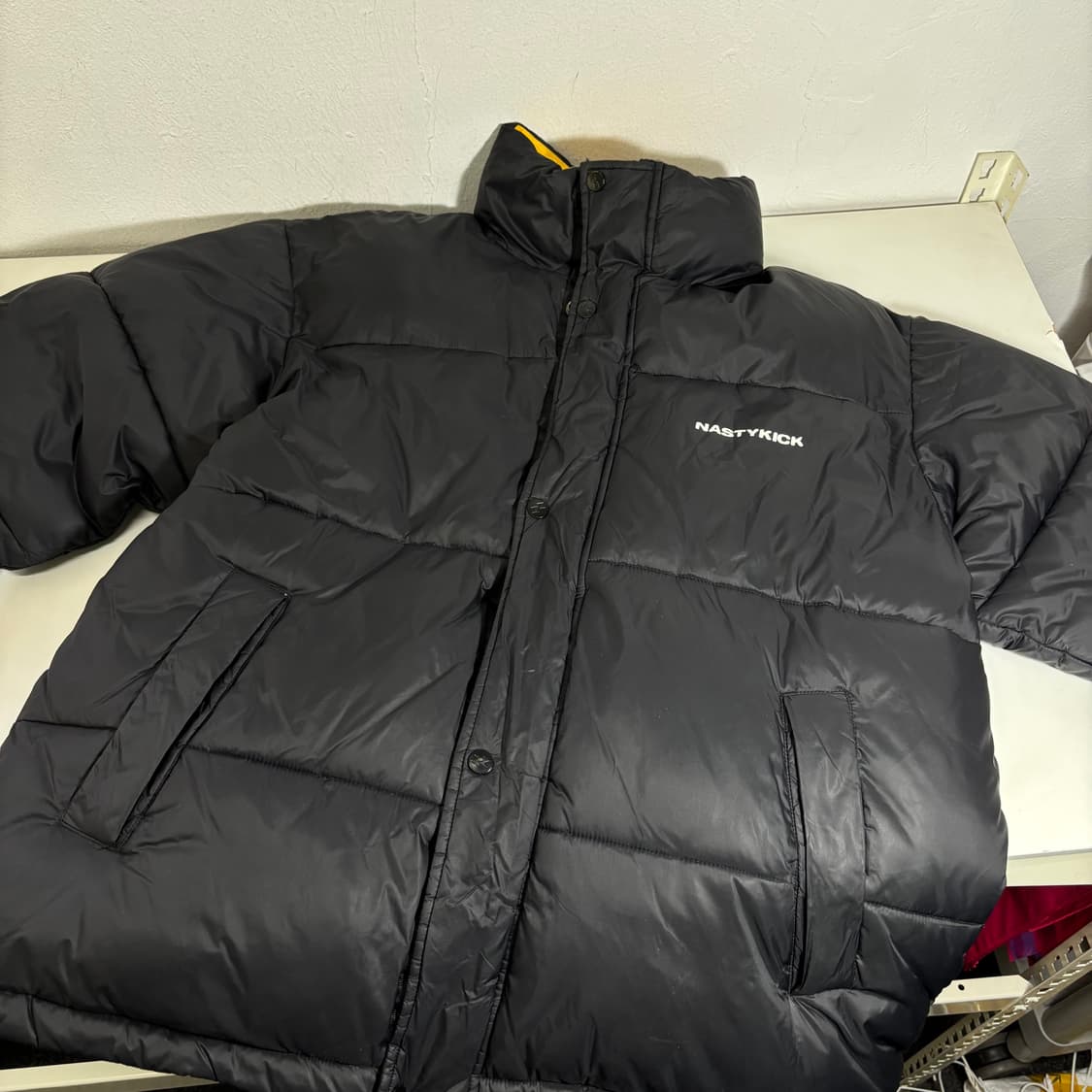 100-105 네스티킥 블랙 옐로우 리버시블 패딩 상품이미지4