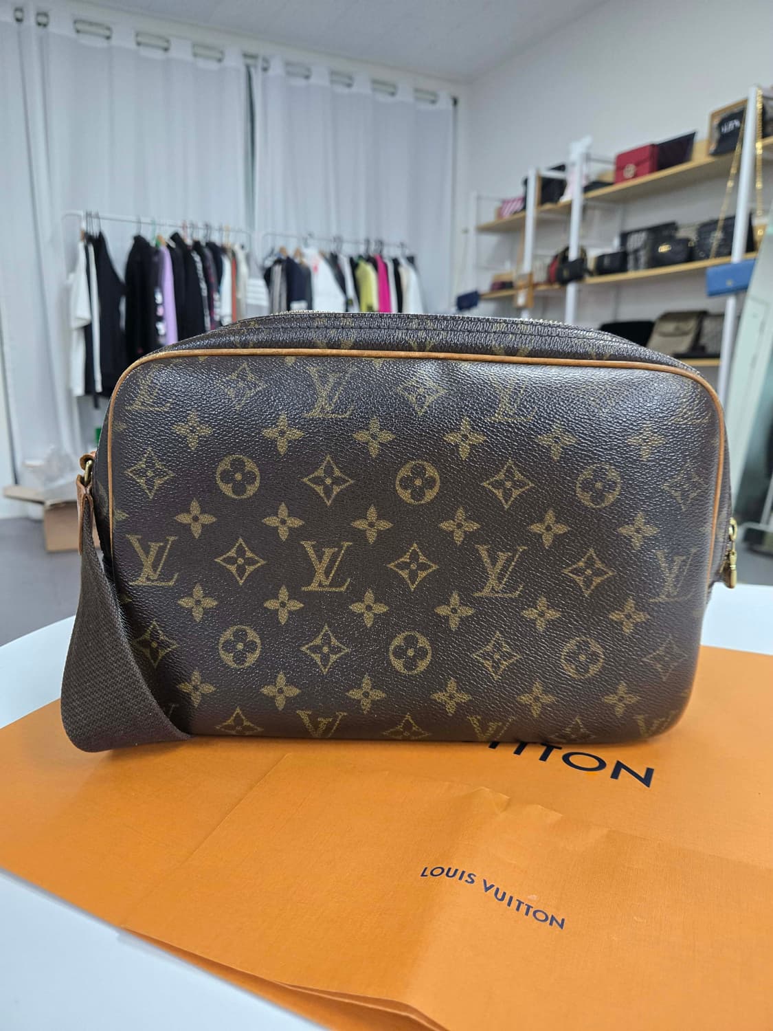 [50%세일] 루이비통 리포터 크로스백 상품이미지3