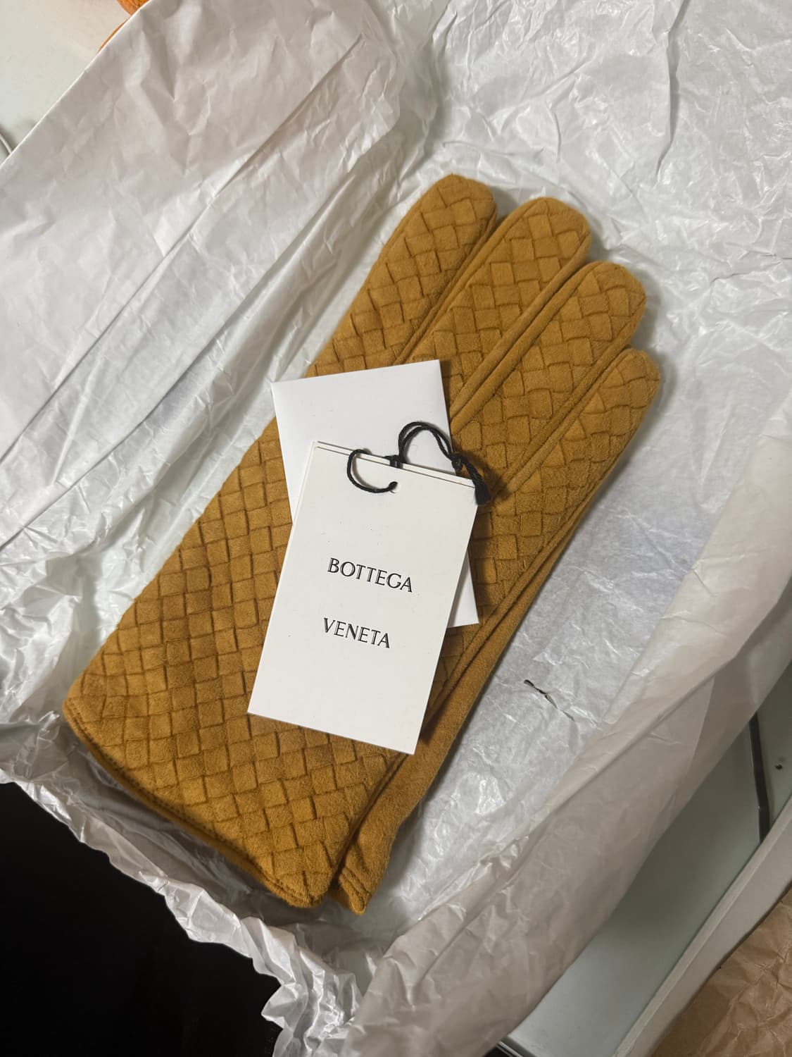 보테가 베네타 램스킨 스웨이드 장갑 머스타드 상품이미지3