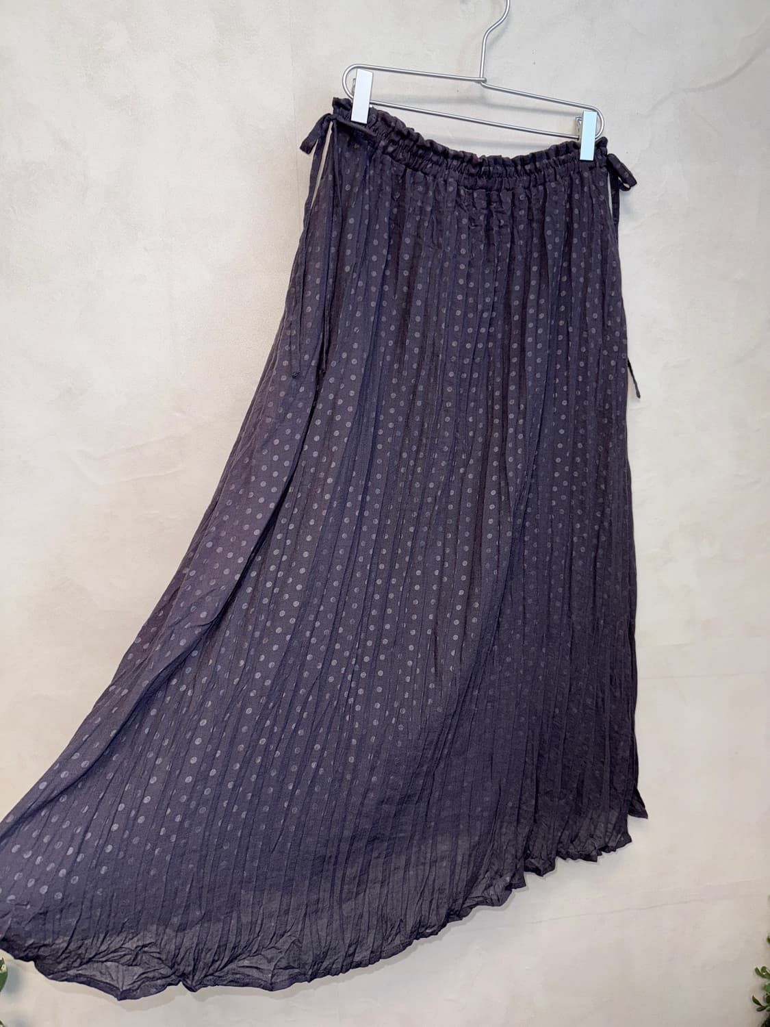 Deep purple dot pleats banding skirt 상품이미지2