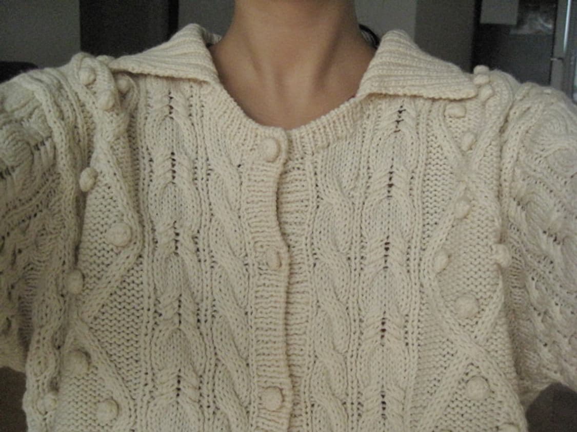 아이보리 방울 디테일 울 가디건 상품이미지3