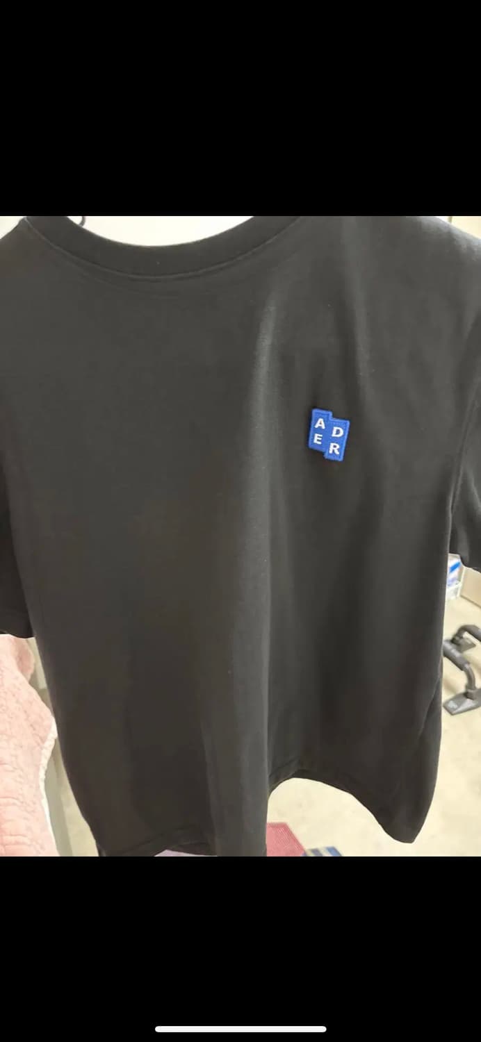 아더에러 반팔티 블랙  상품이미지1