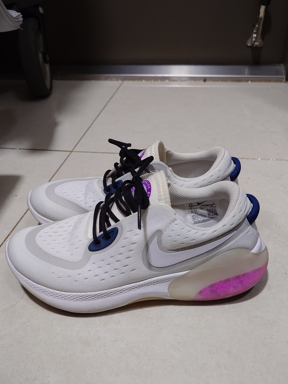 [235] 나이키 조이라이드 듀얼 런 흰핑 운동화 상품이미지1