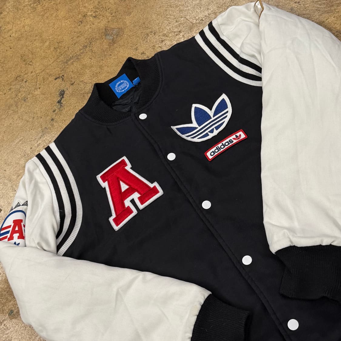 아디다스 빅로고 패치 바시티 자켓 점퍼 100 상품이미지1