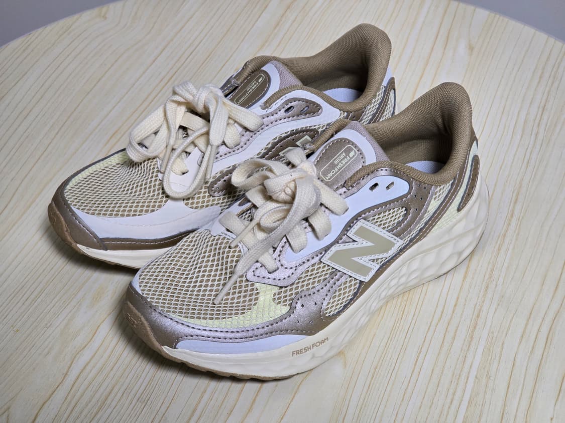 뉴발란스 프레쉬폼 아리시 베이지 스니커즈 235 상품이미지1