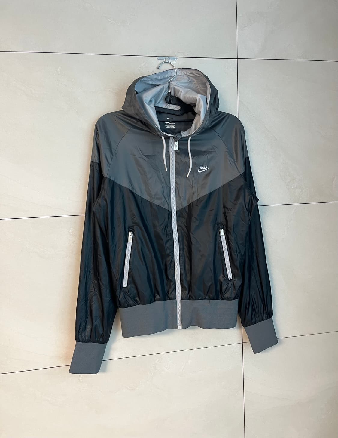 나이키 윈드러너 우먼 바람막이 블랙/그레이 [M] 상품이미지2