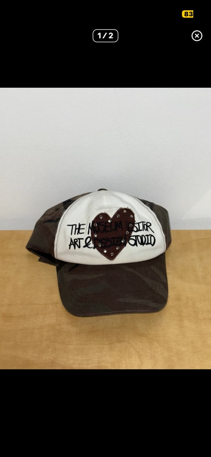 더뮤지엄비지터 하트패치 카모볼캡 상품이미지1