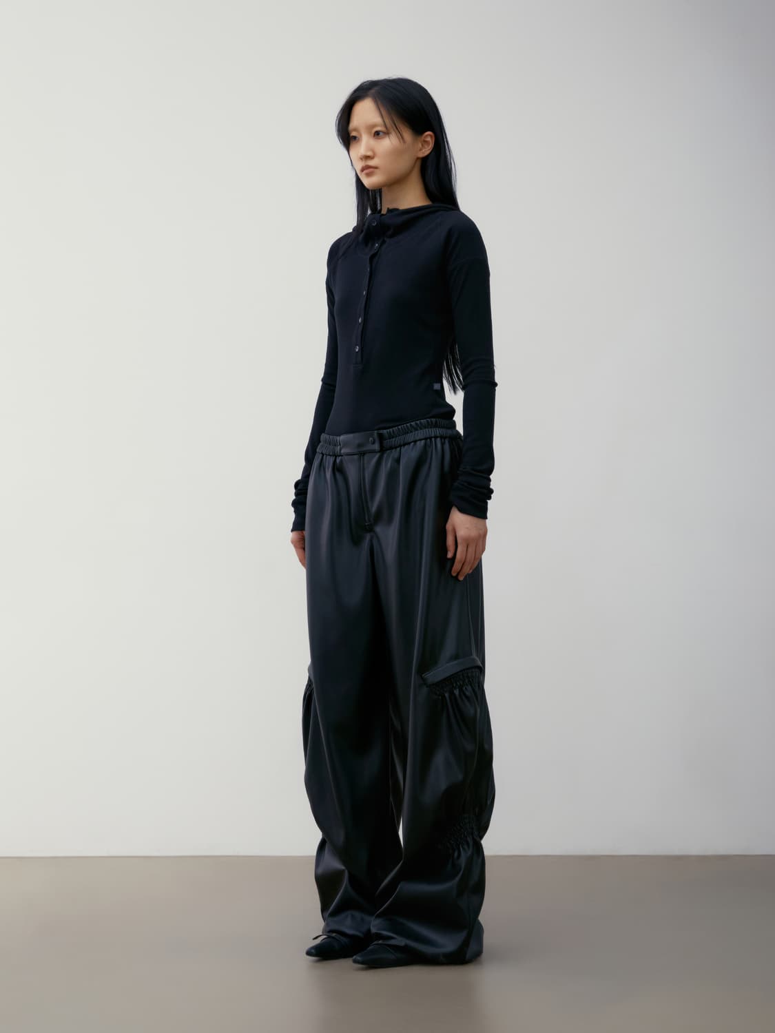 로우클래식 SHIRRING VOLUME LEATHER PANTS 팬츠 상품이미지3