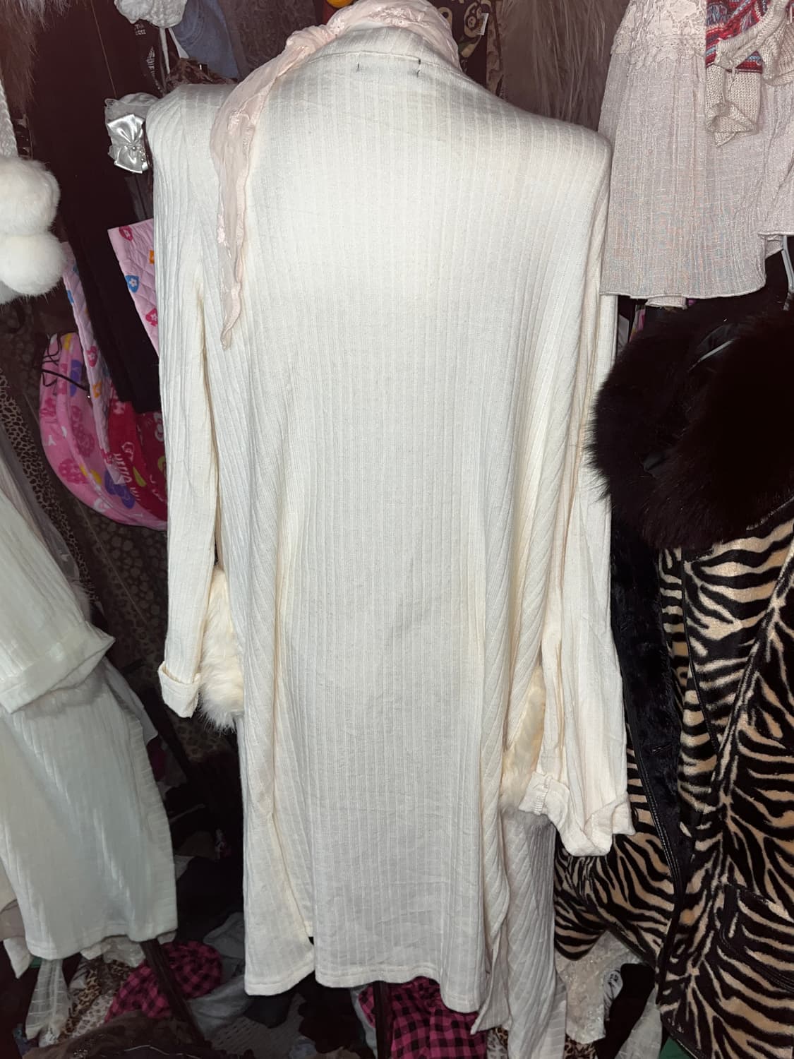 나나 하치st 아이보리 로맨틱 퍼 롱 가디건 상품이미지3