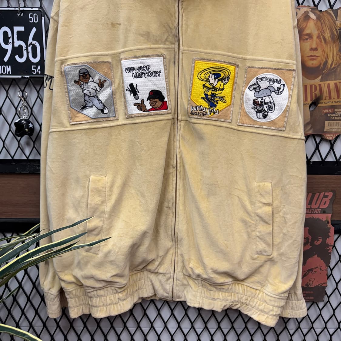 90s 빈티지 올드스쿨 벨벳 트랙자켓 전면 패치 디테일 옐로 상품이미지4