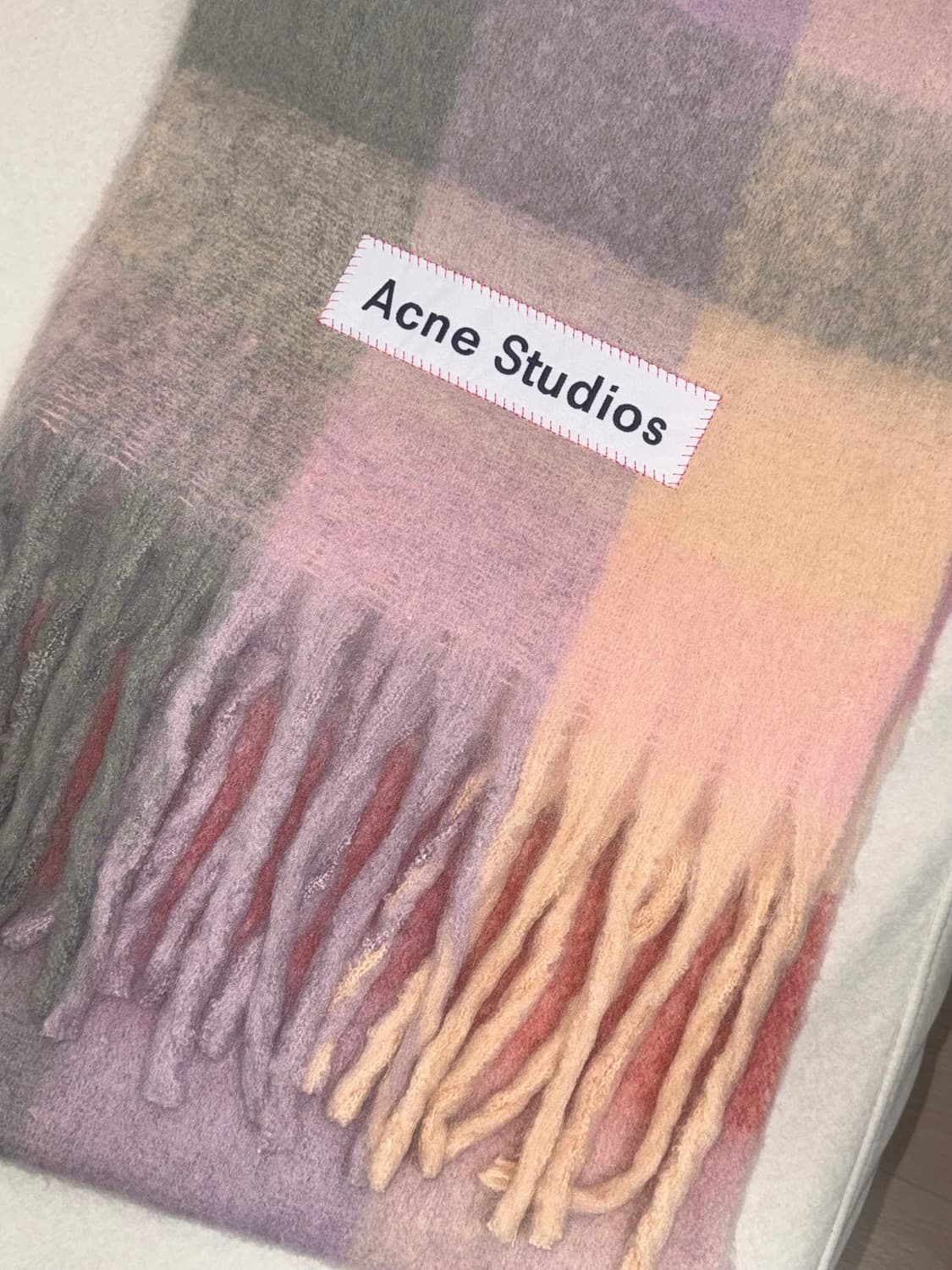 아크네스튜디오 머플러 상품이미지2