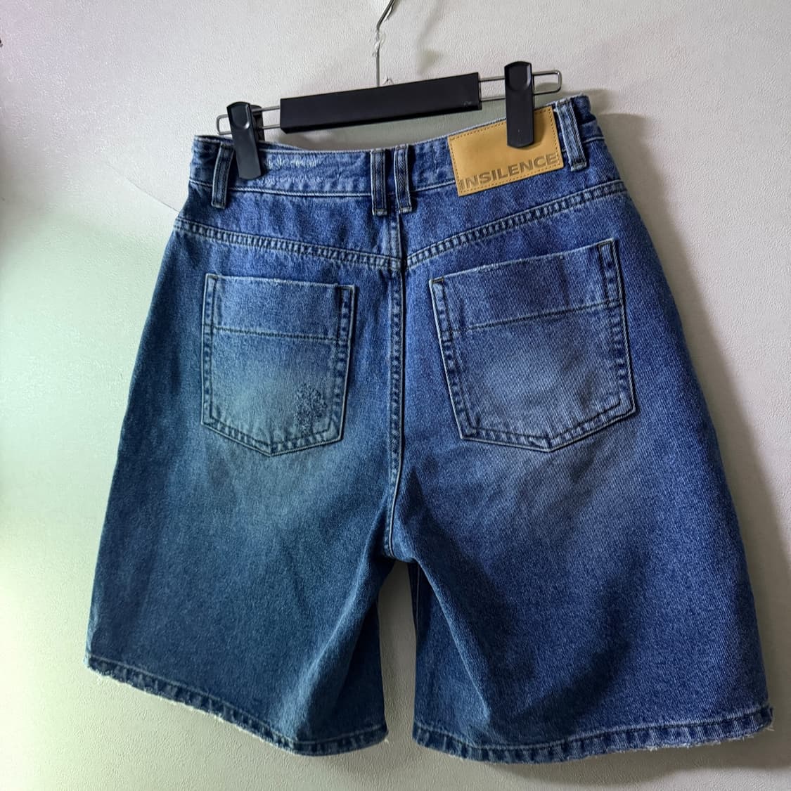 인사일런스 여성 버뮤다 데님 숏팬츠 S  상품이미지4