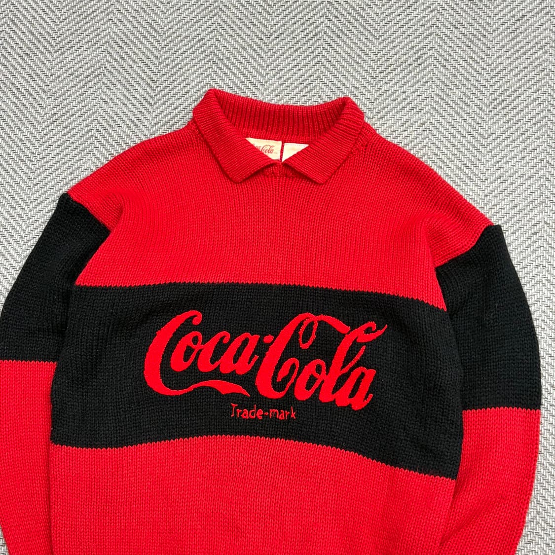 코카콜라 로고 스웨터 v1597 상품이미지3