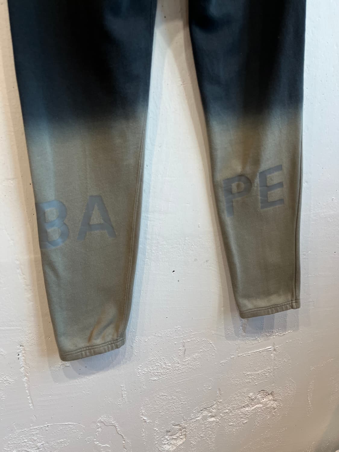 베이프 그라데이션 슬림 스웻 팬츠  상품이미지4