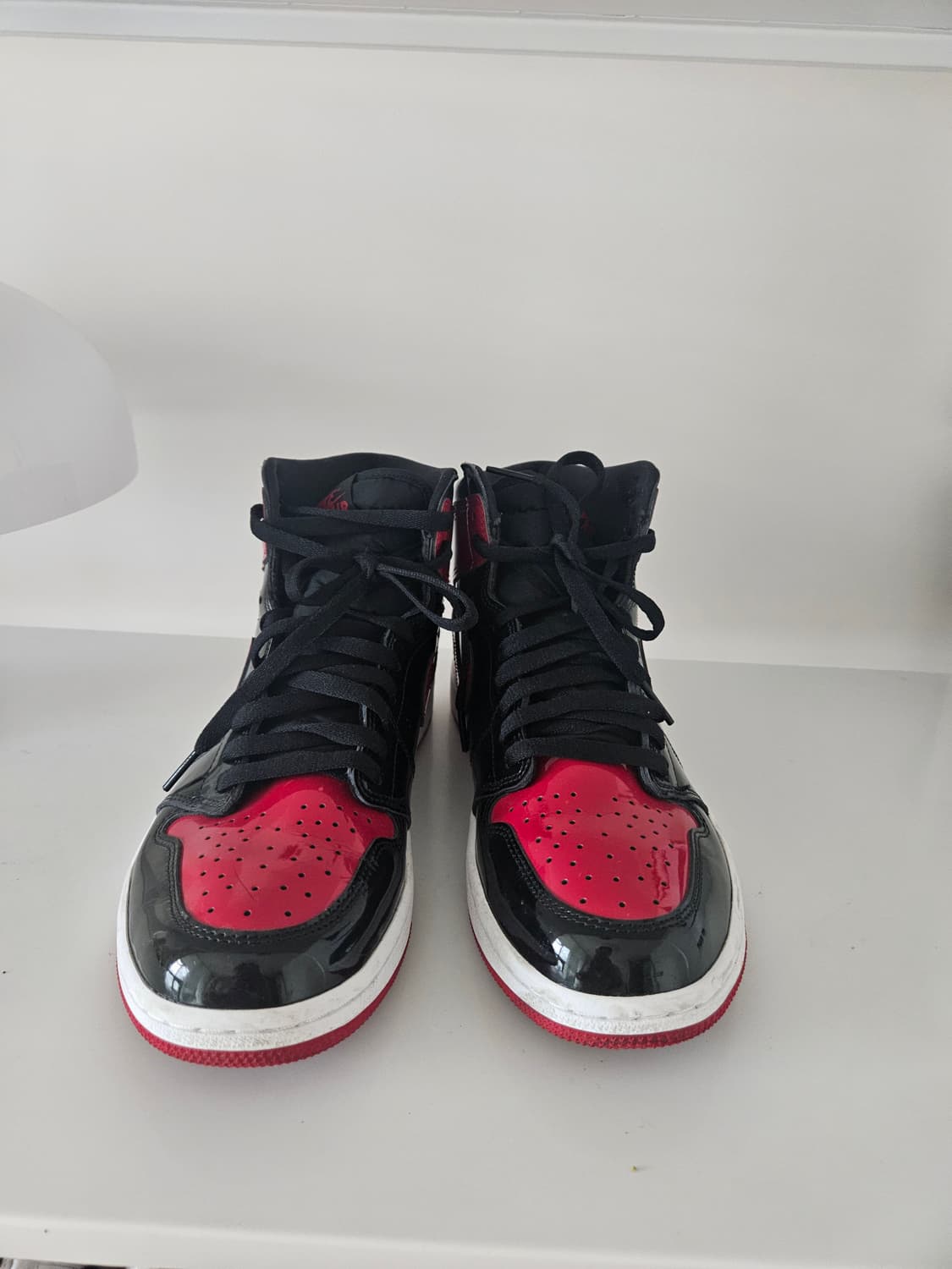 조던 1 레트로 하이 OG 페이턴트 브레드 (275) 상품이미지2