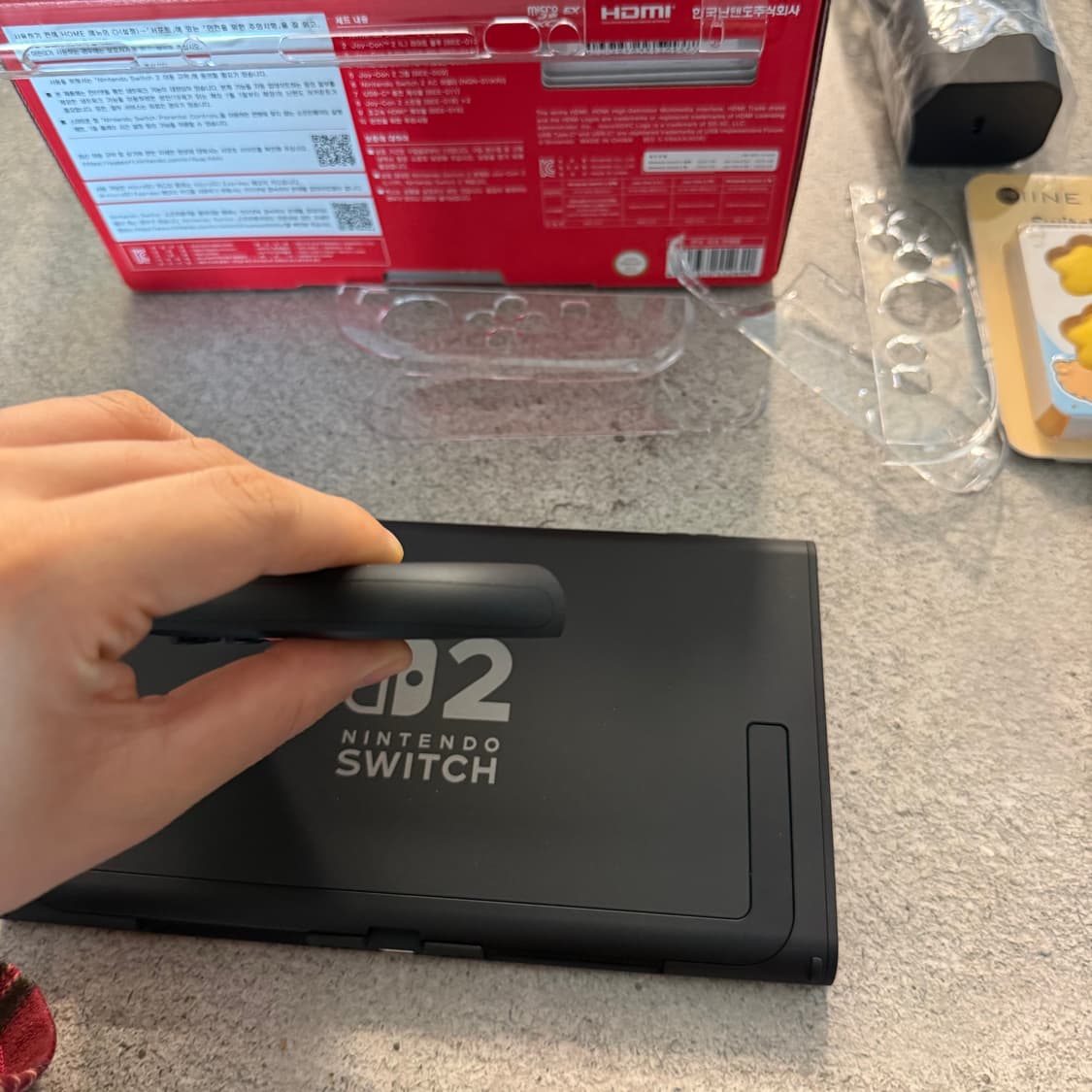 (S급 거의새거) 닌텐도스위치2 일반 풀구성 + 액정필름, 조이콘케이스 상품이미지6
