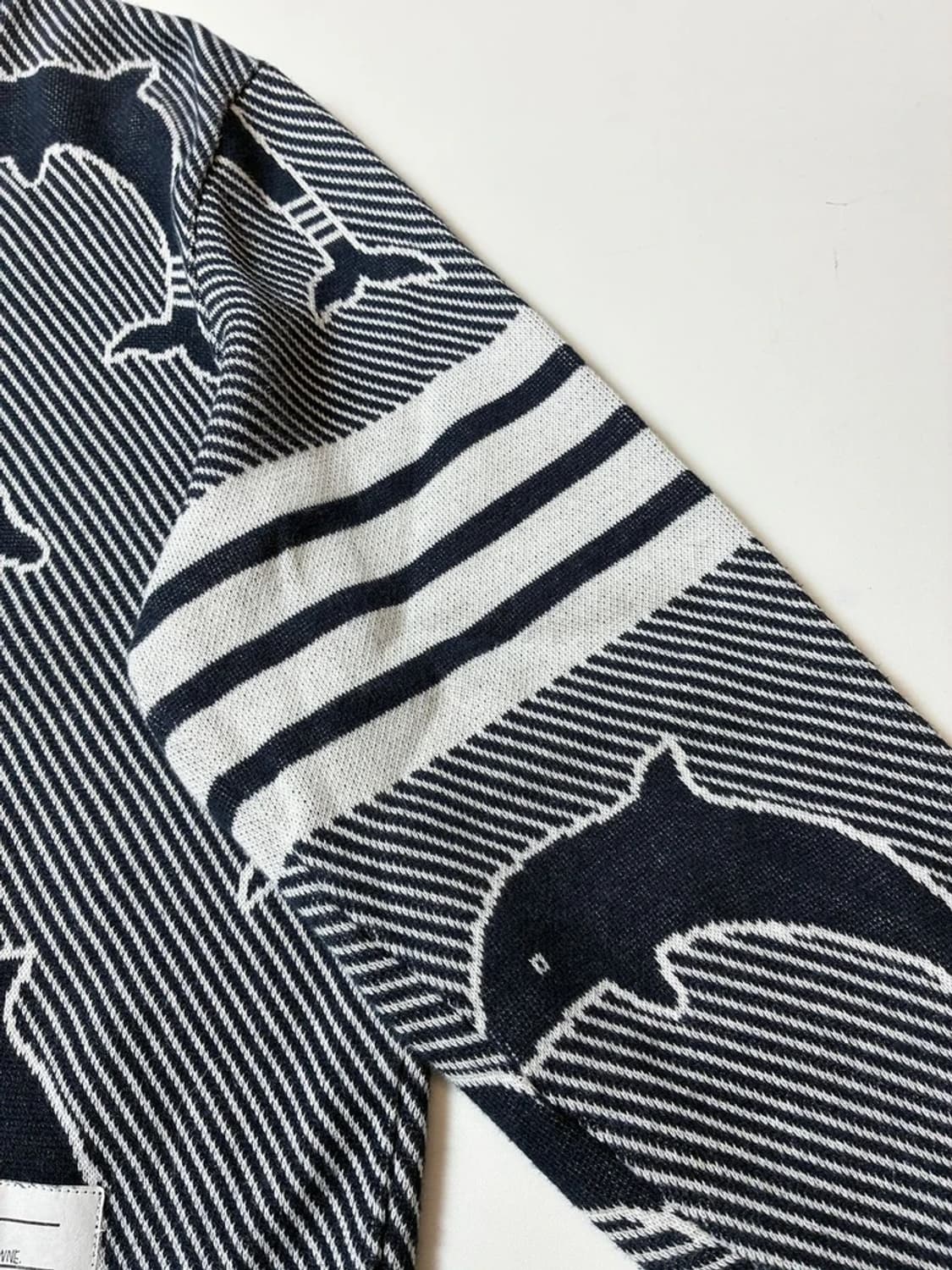 톰브라운 하프 드롭 돌핀 스웻 셔츠 PN8919 상품이미지5