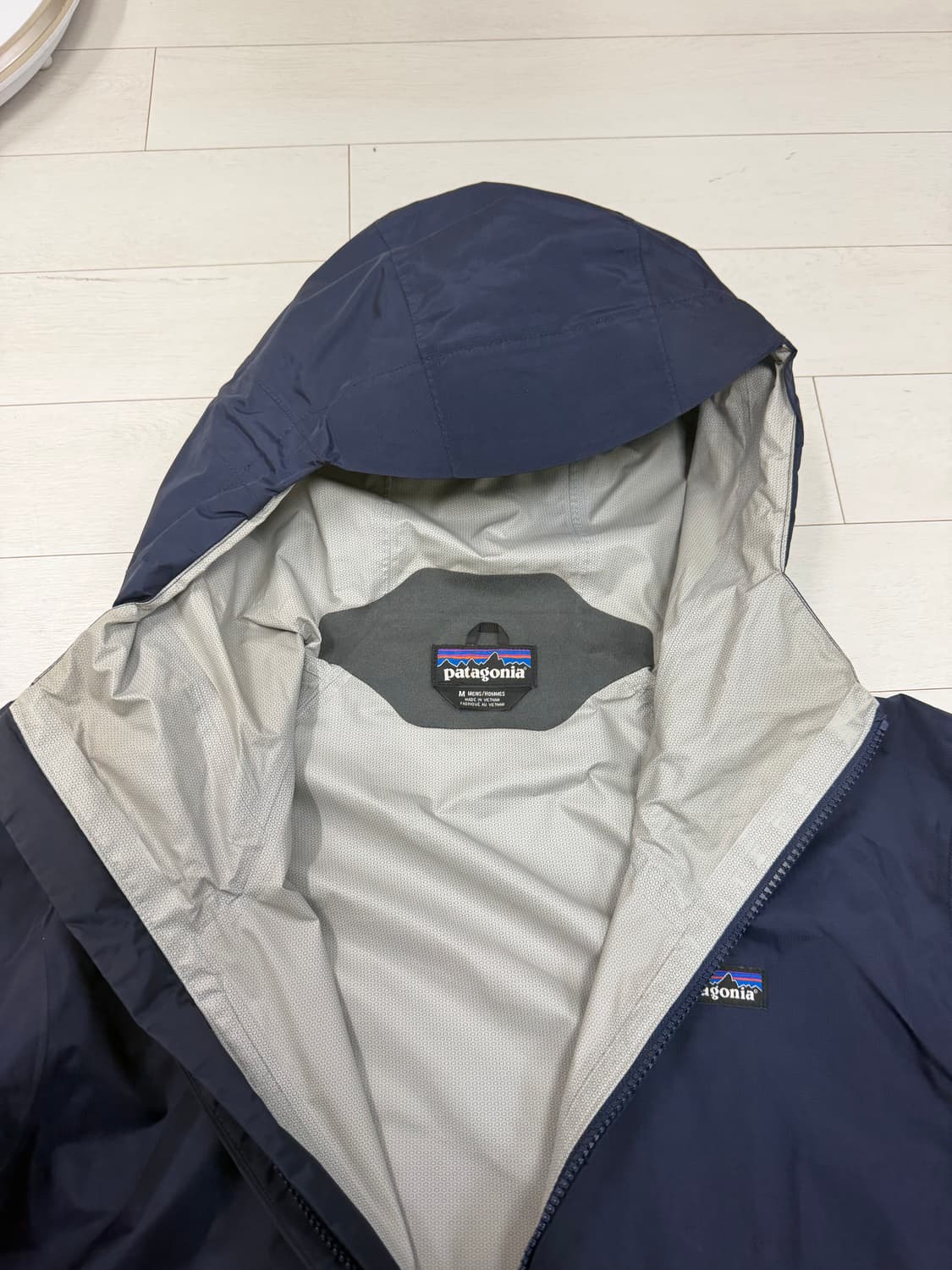 파타고니아 토렌쉘 M 사이즈 네이비  4번째 사진 살짝 얼룩 있는거 외에 상품이미지6