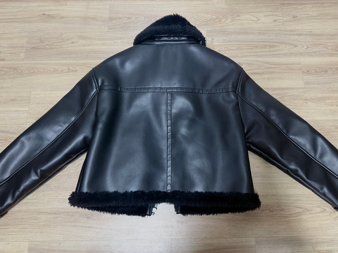 오블리크 오버핏 레더 무스탕 자켓 [ALL BLACK] 상품이미지2