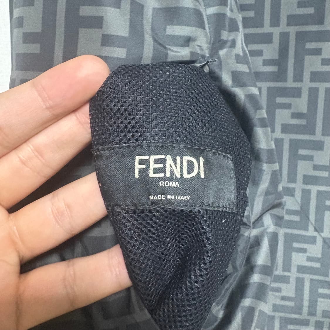 [새상품급] 펜디 리버서블 양면 바람막이 상품이미지3