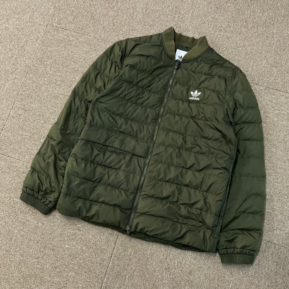 아디다스 경량패딩 상품이미지1