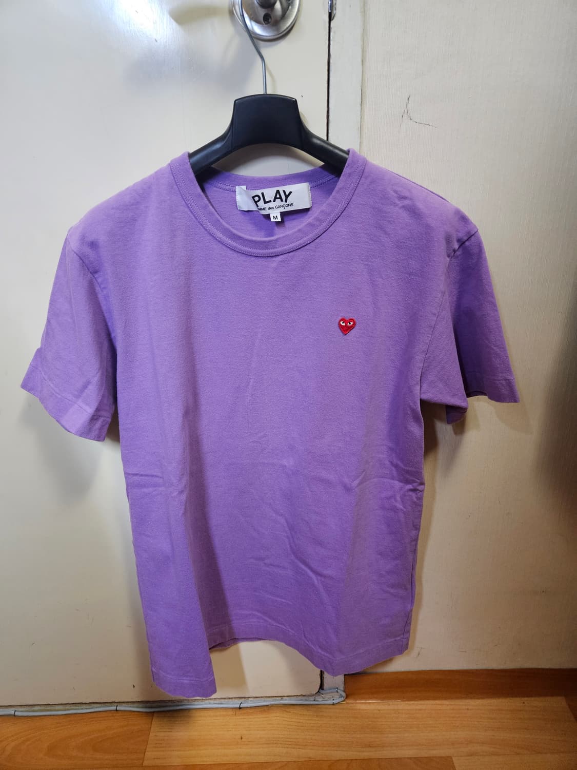 M) 꼼데가르송 플레이 레드 하트 와펜 피셔츠 상품이미지1