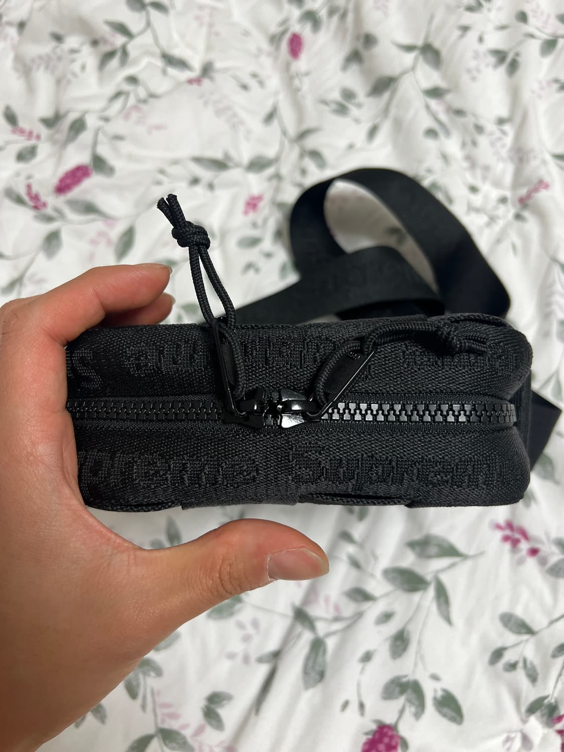 슈프림 우븐 숄더백 블랙 상품이미지4