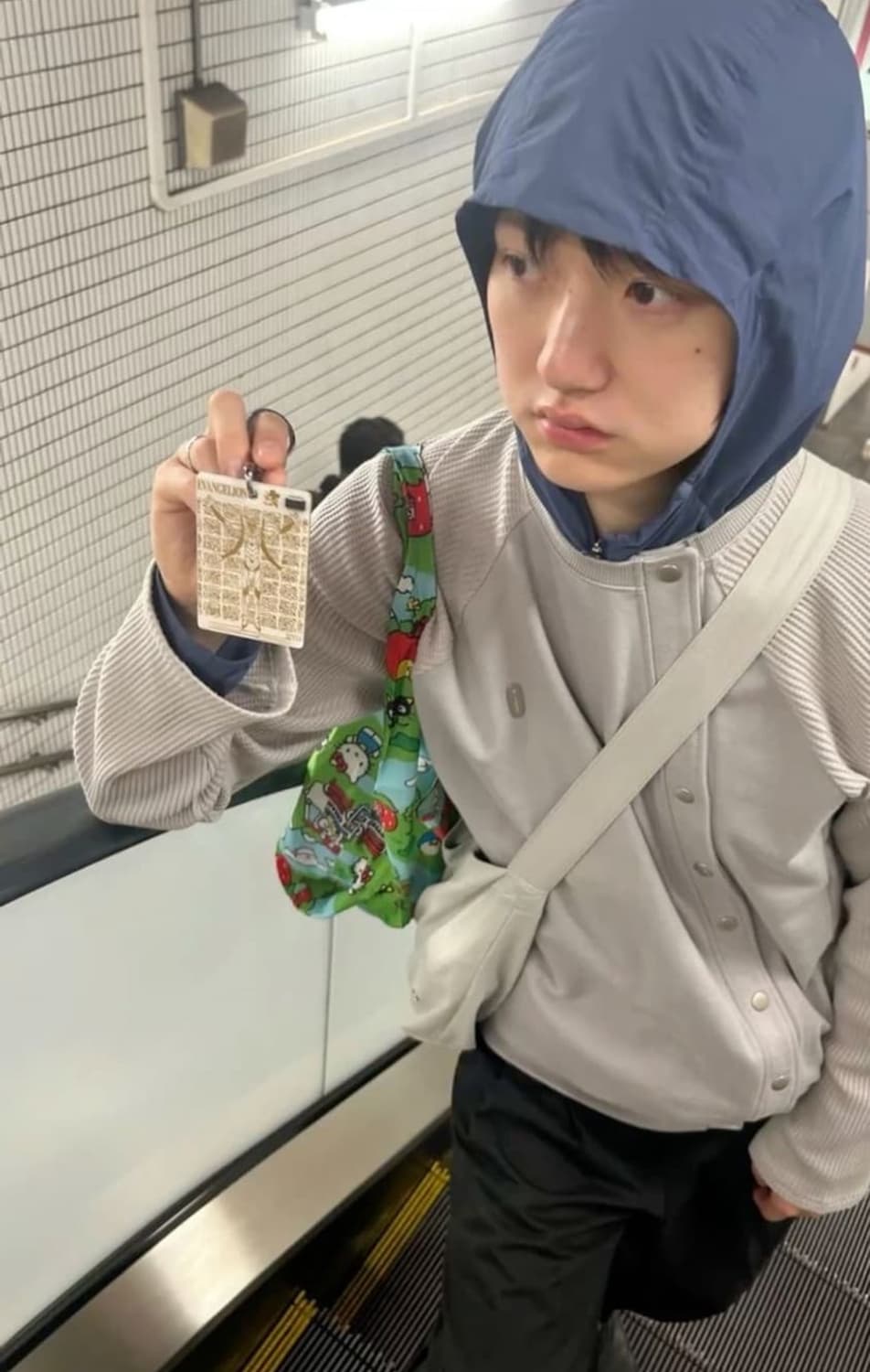 할로미늄 스웻 자켓 블랙 김한주 착용 상품이미지3