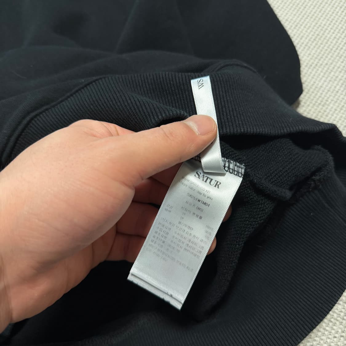 세터(SATU) 블랙 맨투맨 상품이미지5