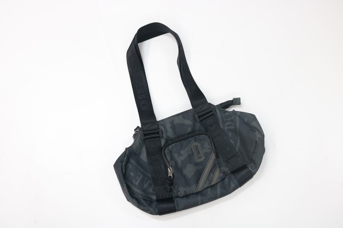 디젤 아카이브 로고 그래픽 숄더백 상품이미지2