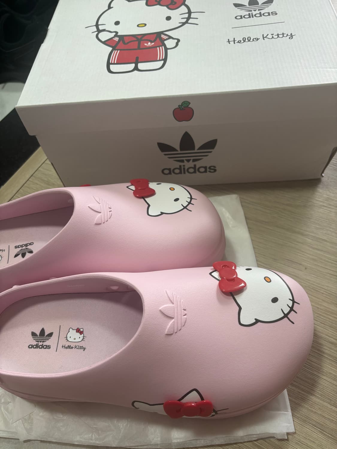 아디다스 헬로키티 아디폼 스탠 스미스 뮬 슬리퍼 핑크 255 상품이미지1