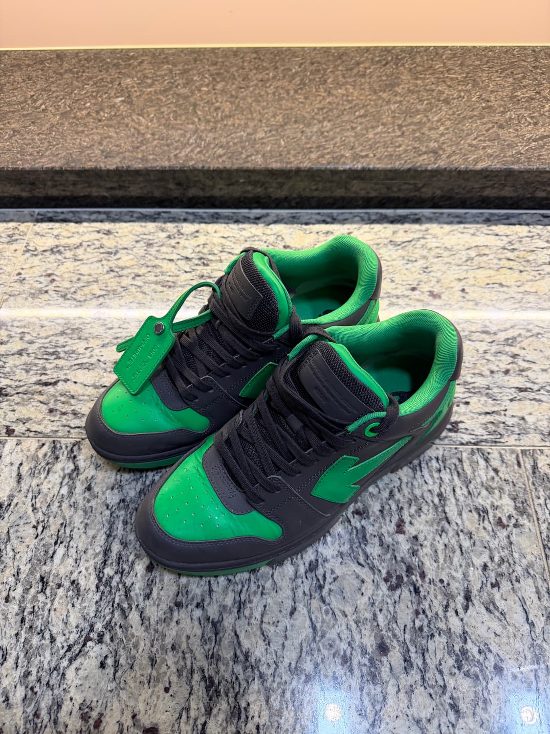 (41) 오프화이트 아웃오브오피스 스니커즈 상품이미지1