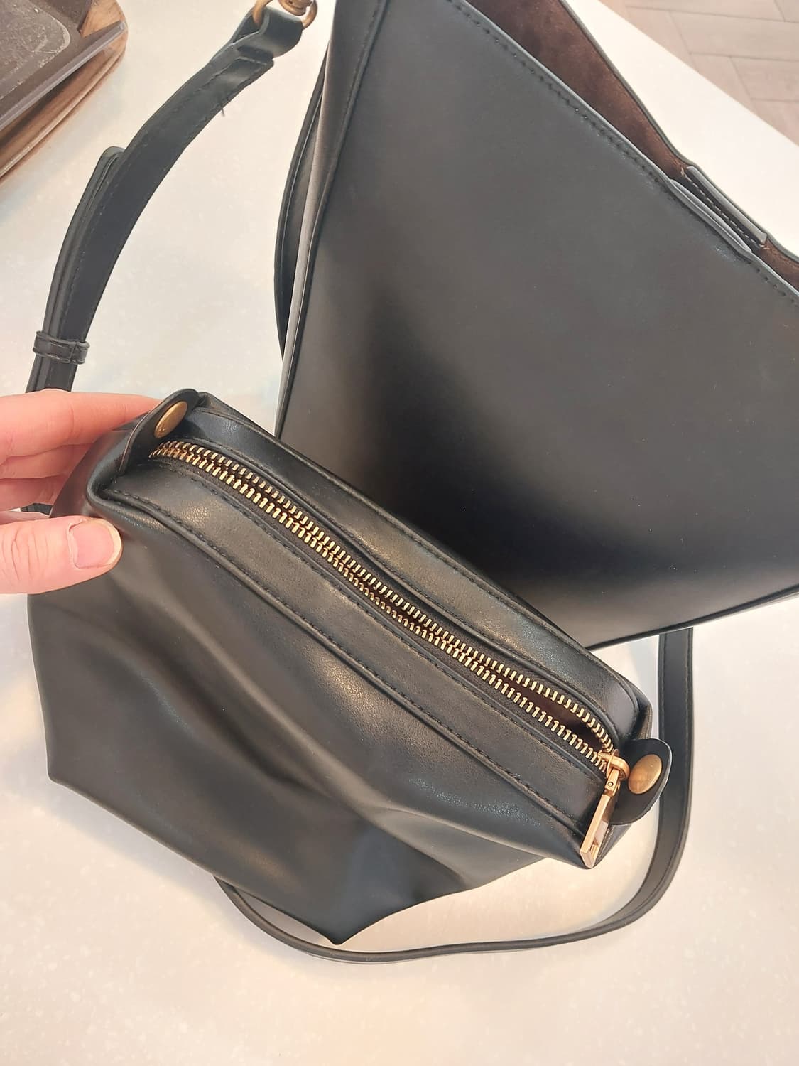 자라 ZARA  버킷백 블랙 + 파우치 세트 상품이미지4