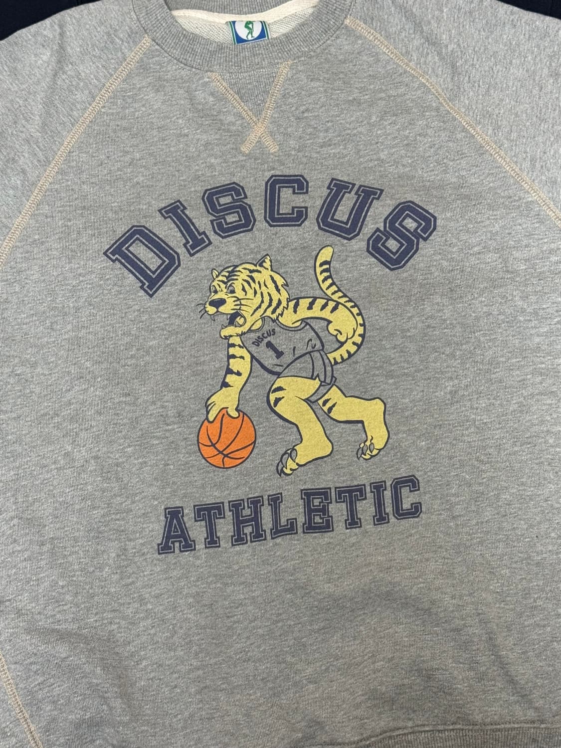 디스커스 애슬레틱 맨투맨 상품이미지2