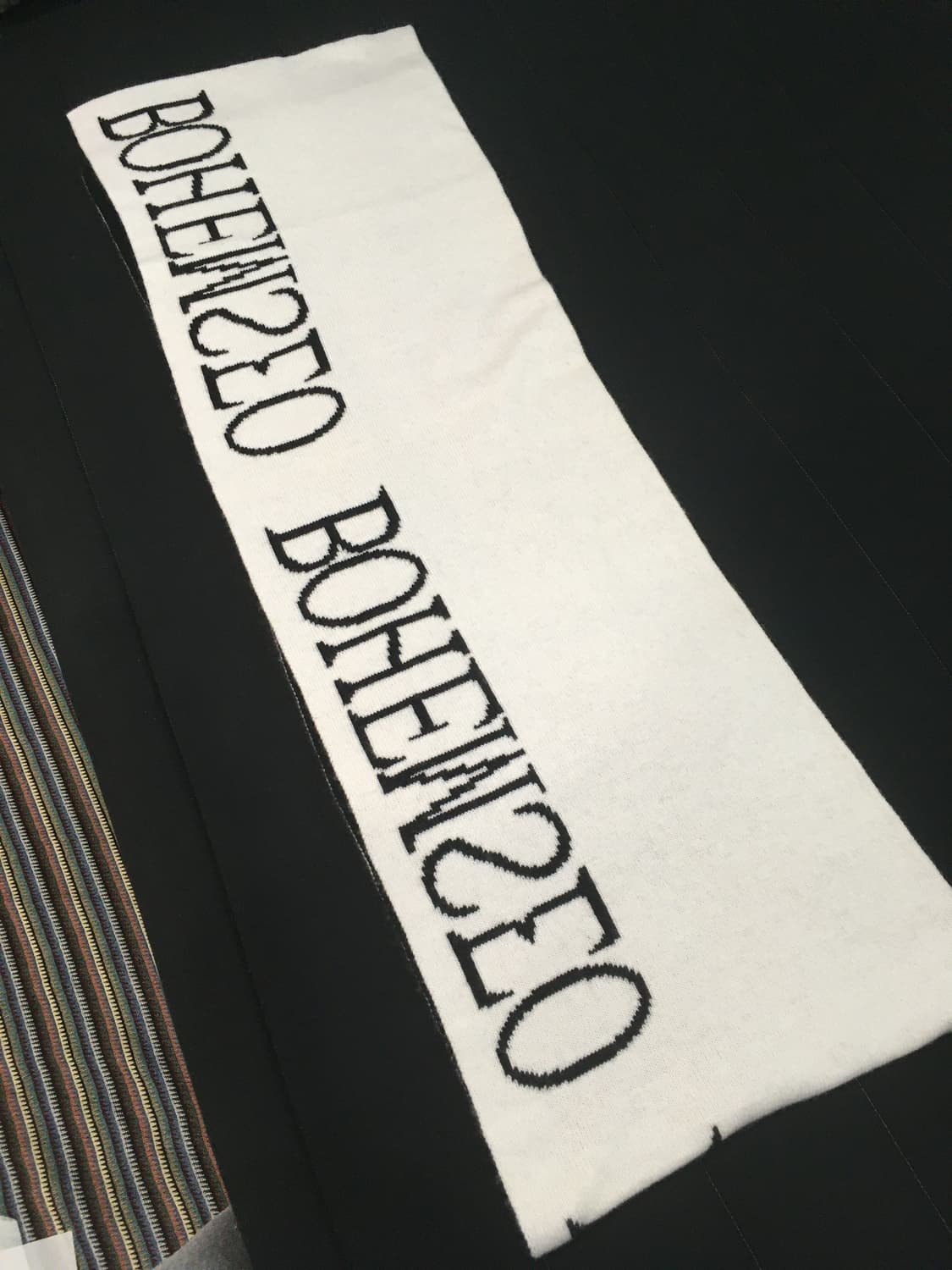 보헤미안 서울 JACQUARD KINT MUFFLER BLACK&IVOR 상품이미지6