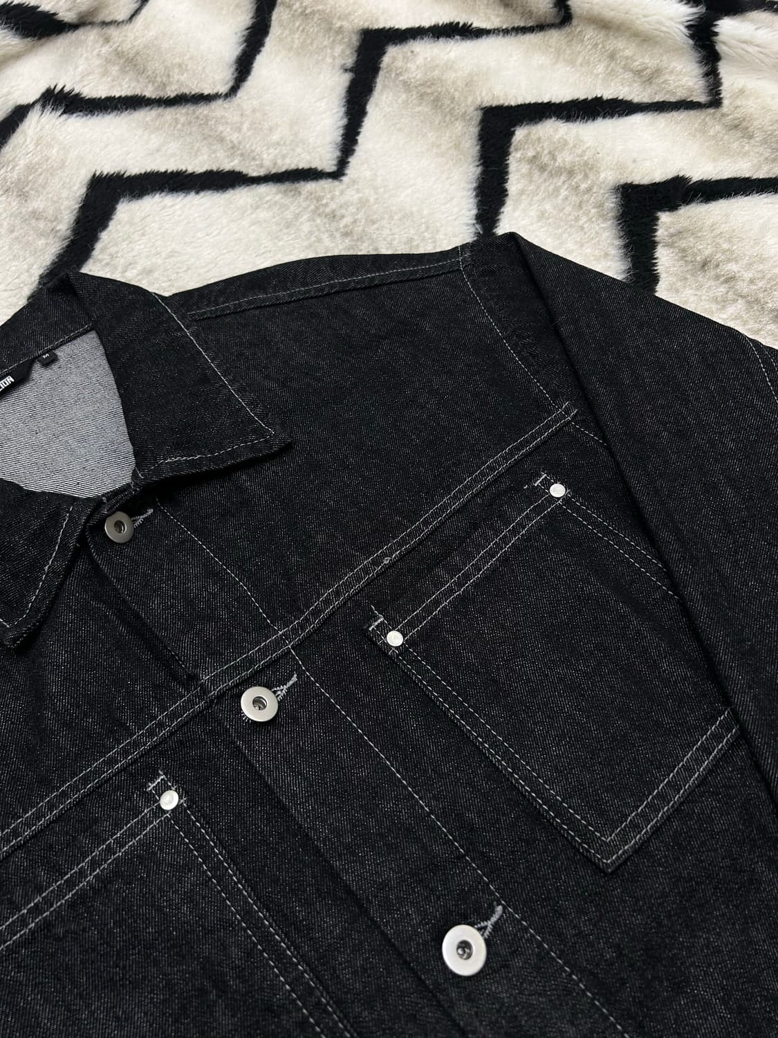 [M]트릴리온 오버핏 워싱 스티치 데님 트러커지켓/블랙 상품이미지1