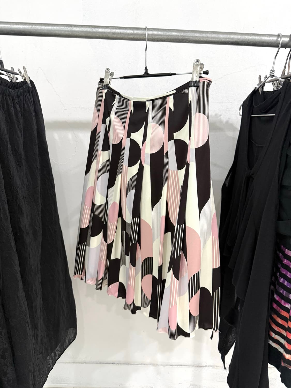 Abstract Geometric Flare Midi Skirt 상품이미지1