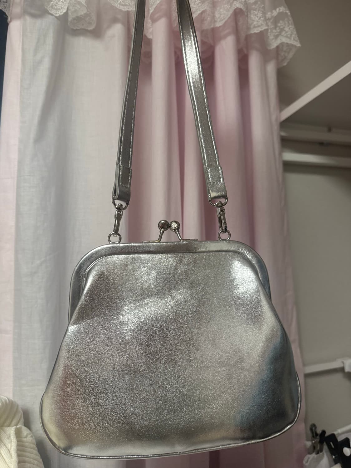 정품 비비안웨스트우드 첼시백 실버 제니백 상품이미지4